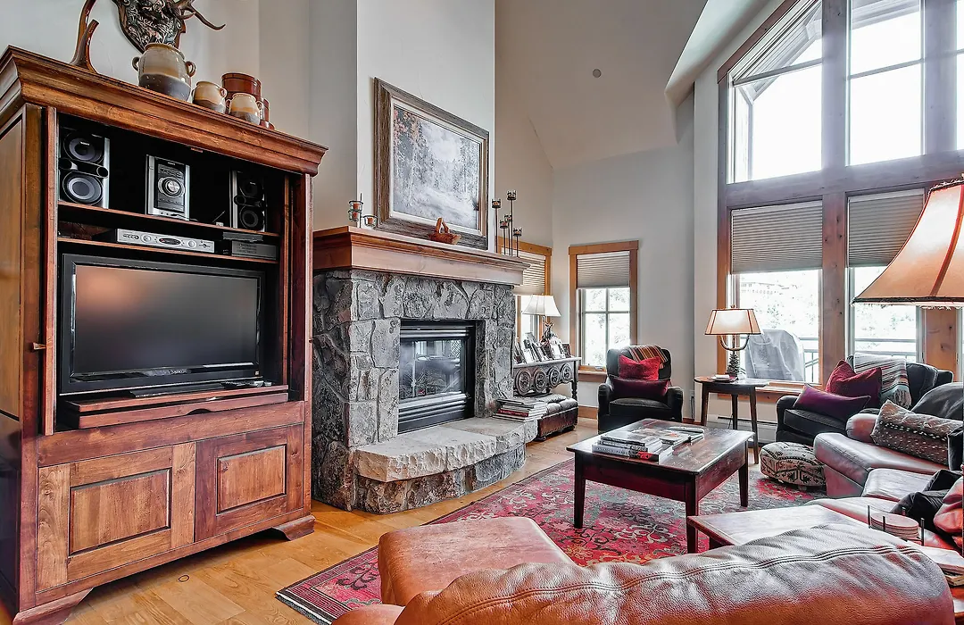 Villa Montane By East West-1